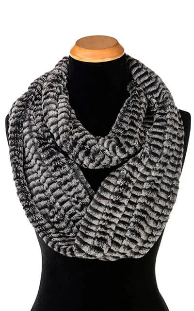 Infinity Scarf - Luxury Faux Fur in 8mm