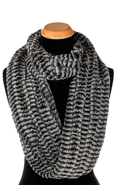 Infinity Scarf - Luxury Faux Fur in 8mm