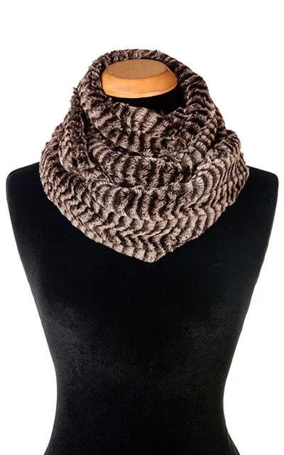 Infinity Scarf - Luxury Faux Fur in 8mm