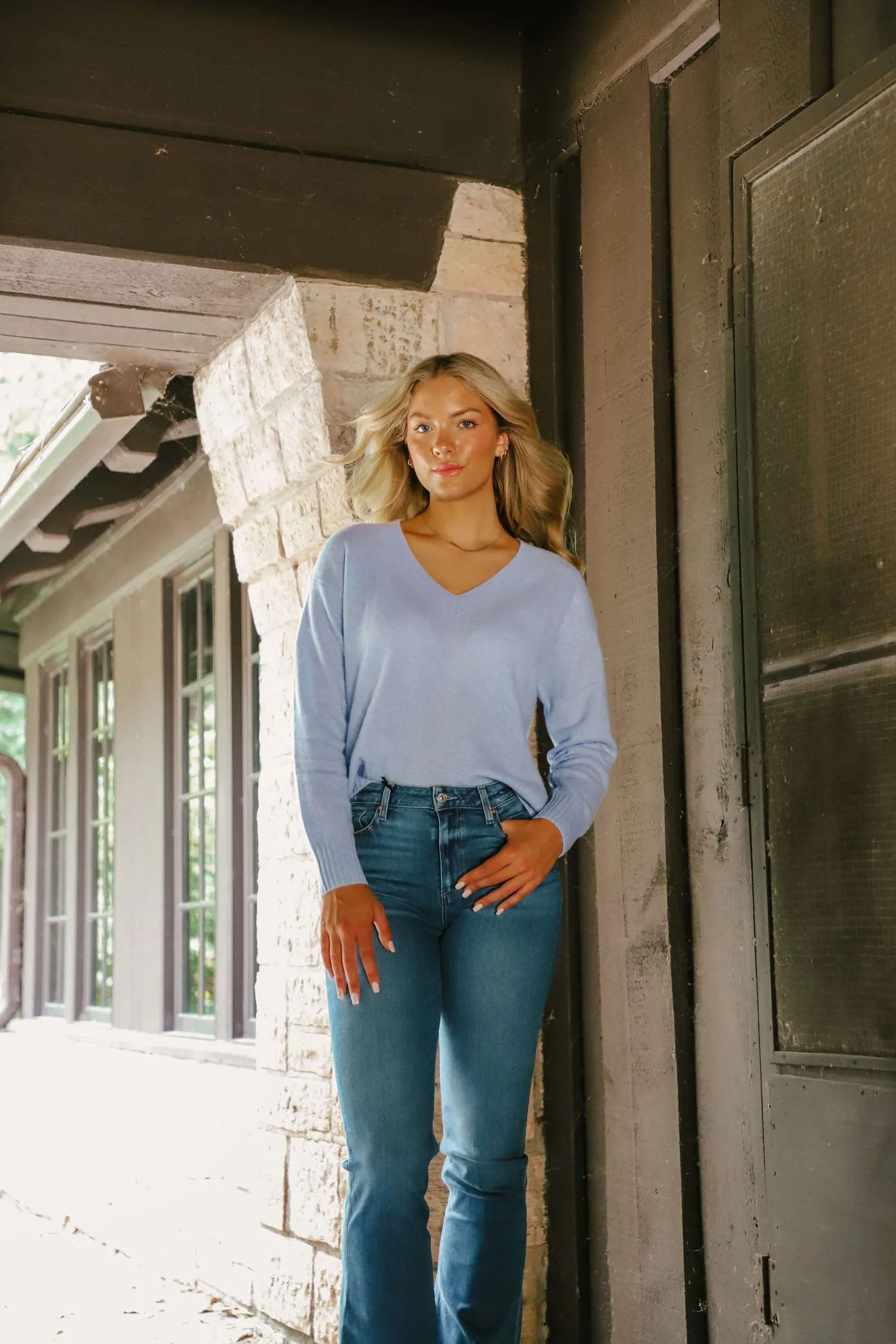 Tenlea Hunter - Cashmere Perfect V-Neck Sweater in Cornflower